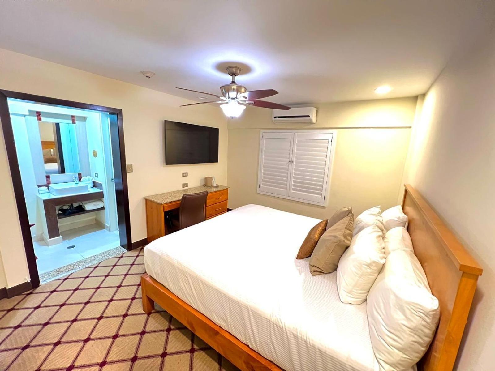 Hotel Caesars Tijuana Bagian luar foto